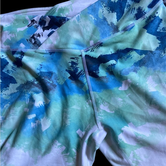 Fabletics Capri Leggings NWOT - Picture 4 of 4